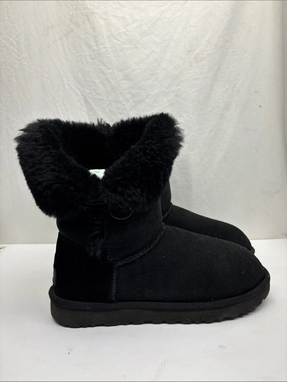 UGG Bailey Button Boots, SZ 10, box 59